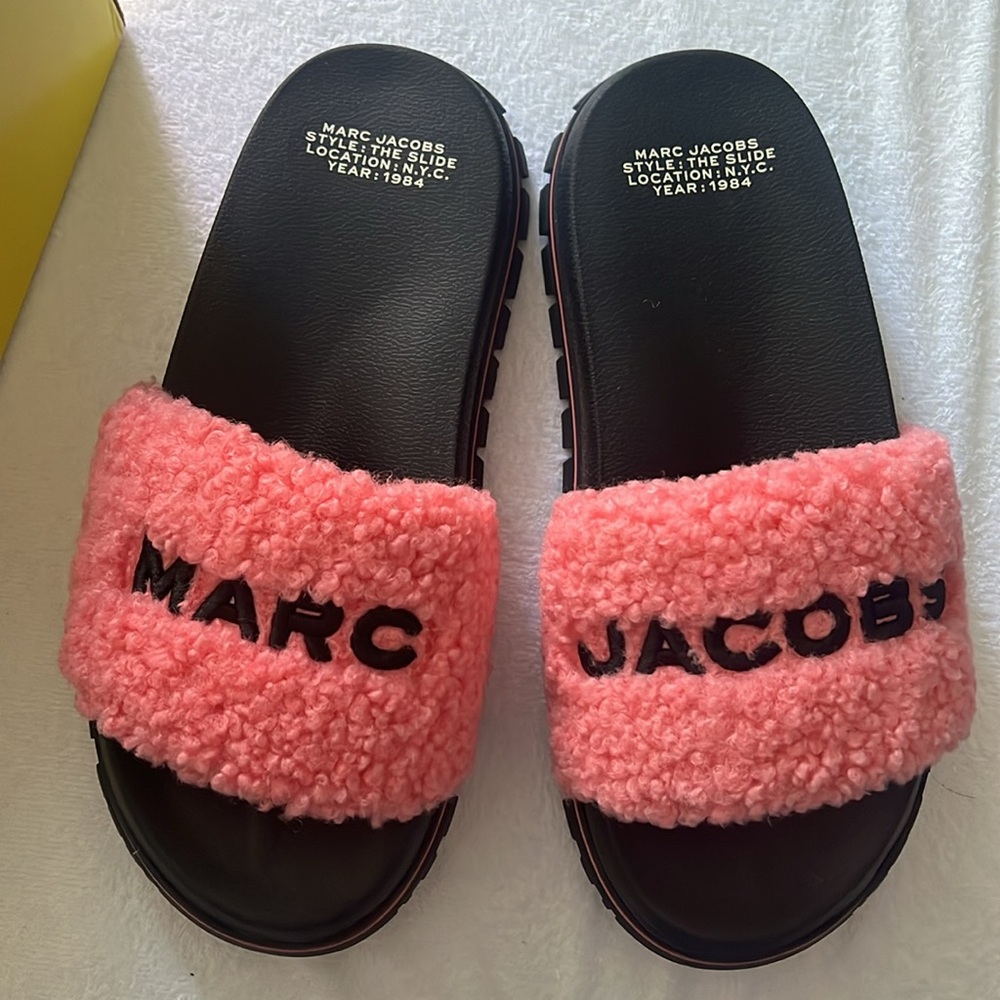 NIB MARC JACOBS Pink Slide Sandals